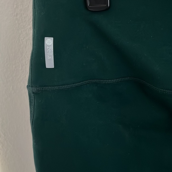 Zella yoga pants. Dark green, lightly used and only air dried. - Picture 3 of 4